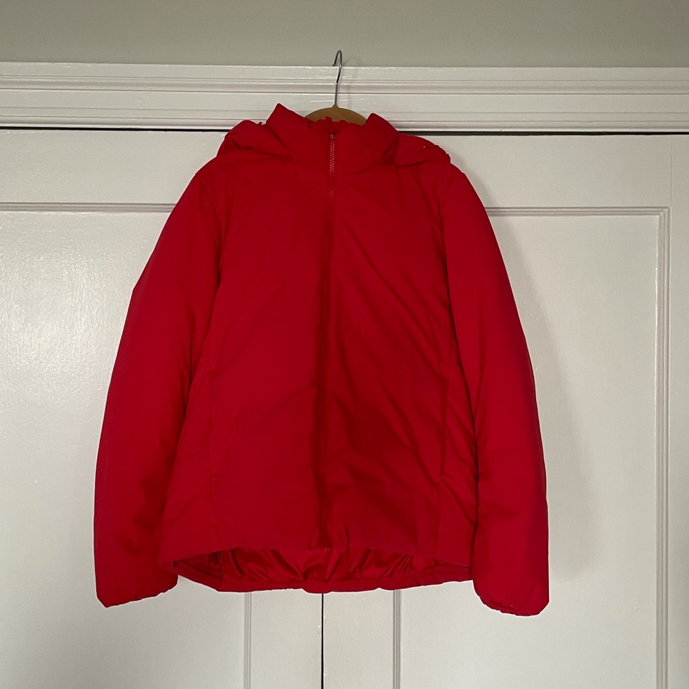 uniqlo down short puffer jacket, size medium 6-8